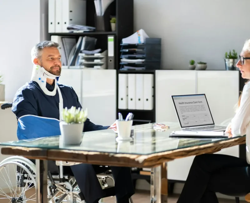 Injured man meeting with truck accident attorney Las Vegas for personal injury case consultation